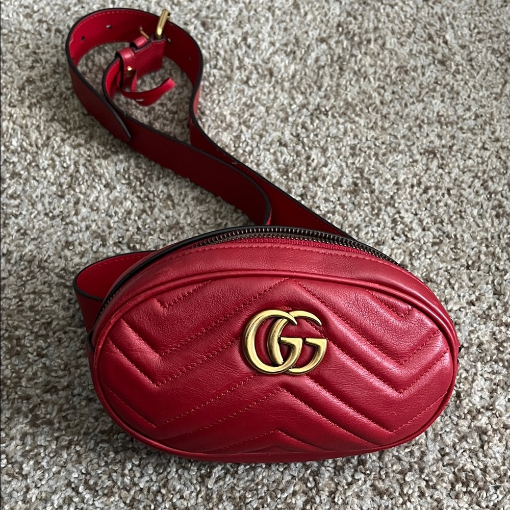 Authentic Gucci Red Leather Crossbody Belt bag